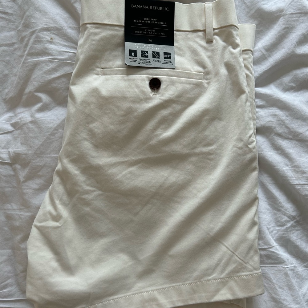Banana Republic Men's Cream Shorts